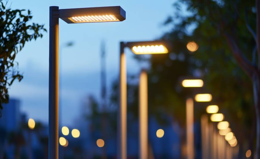 Do outdoor LED lights attract insects?